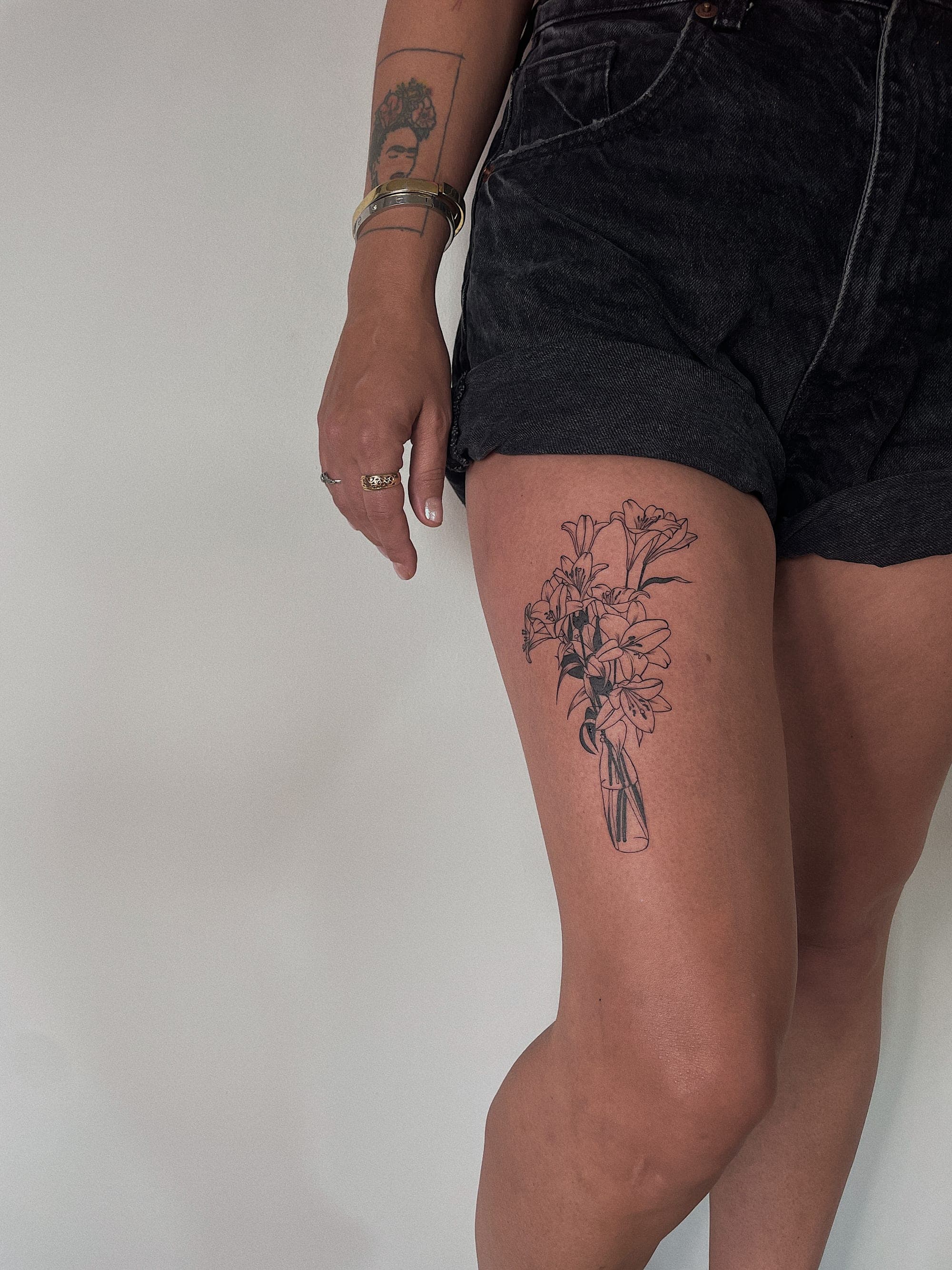 Lilien Vase WannaDo – Fineline, Illustrativ von Lea, Atelier Noir nu Köln
