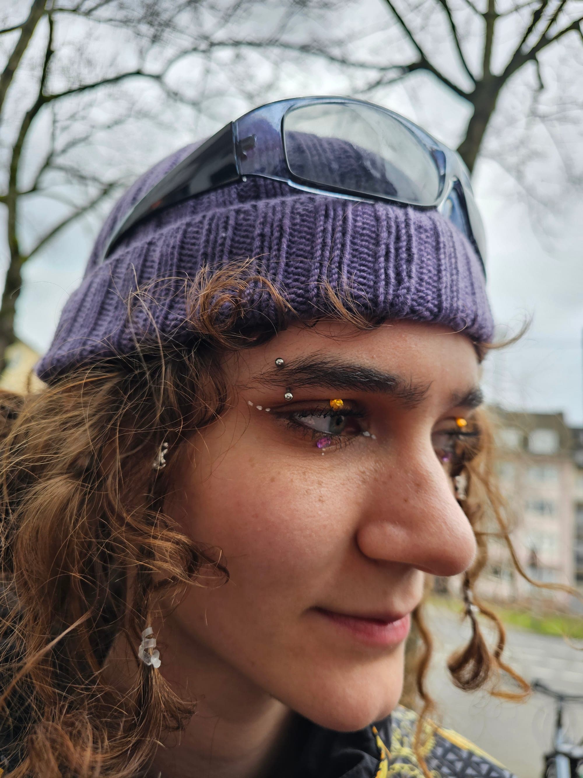 Augenbrauen Piercing – Piercings von Maya, Atelier Noir nu Köln