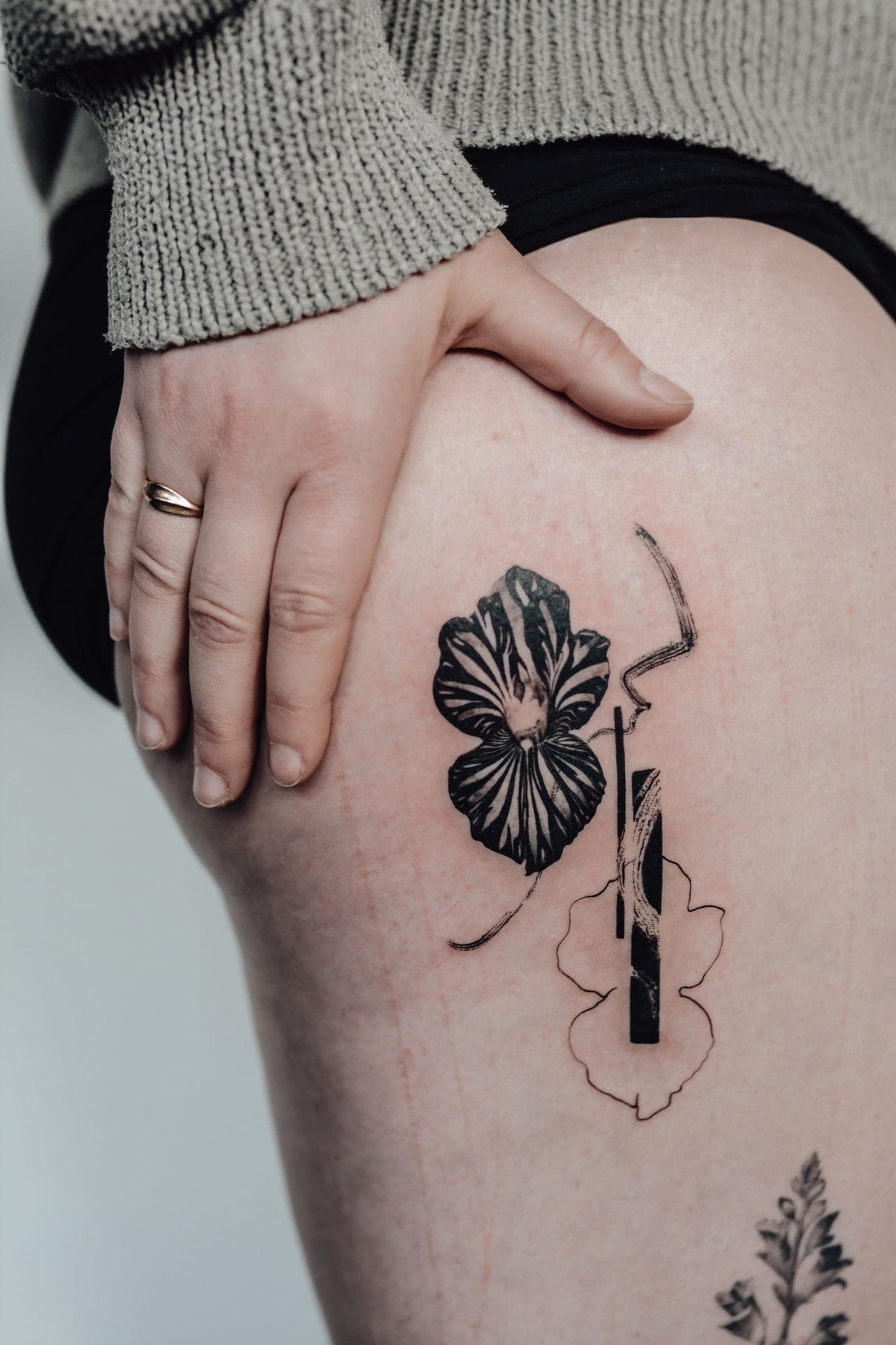 Black Orchidee – Abstract, Mikrorealismus von Natalie, Atelier Noir nu Köln