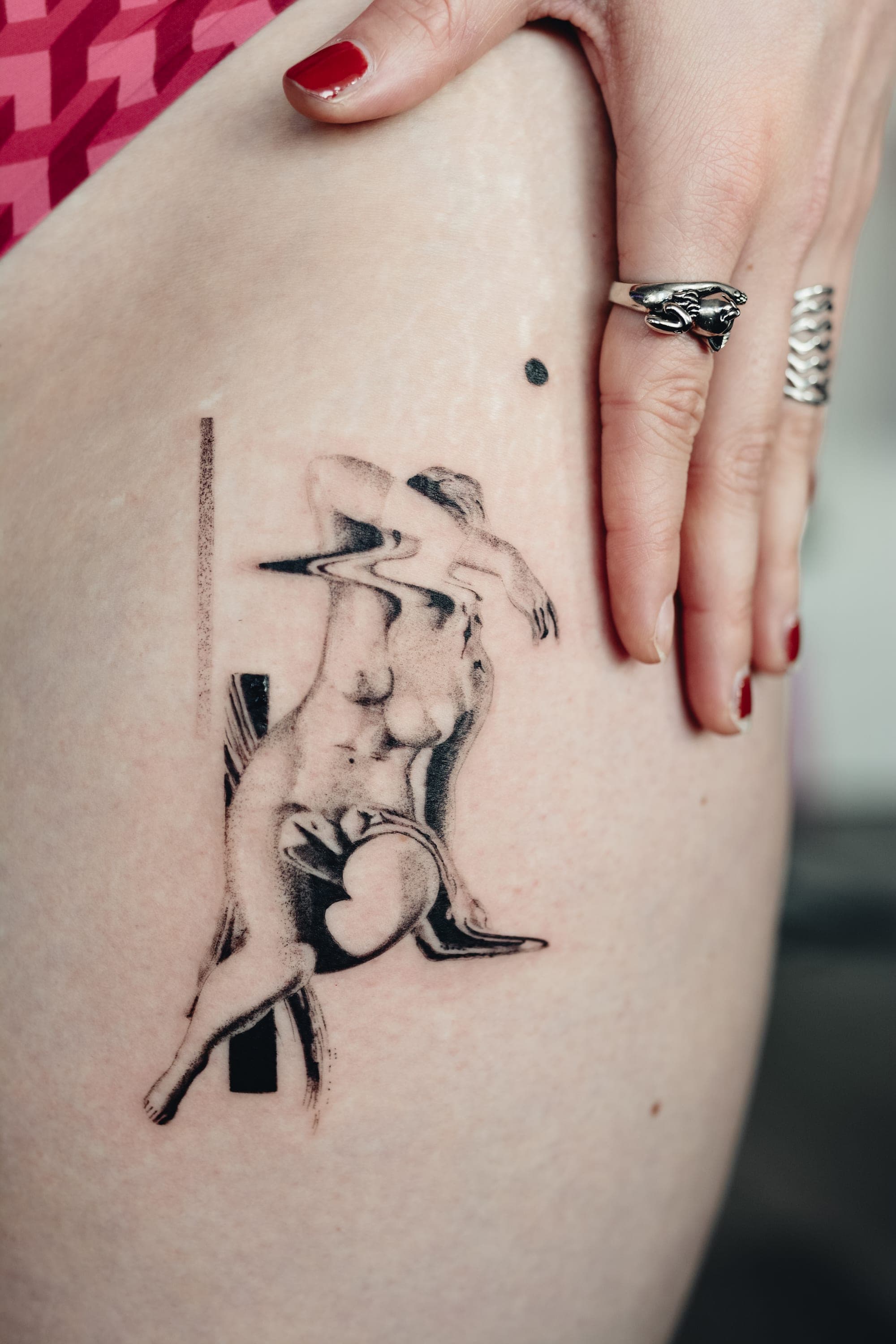 Woman Body Realistic – Realismus, Surrealismus von Natalie, Atelier Noir nu Köln