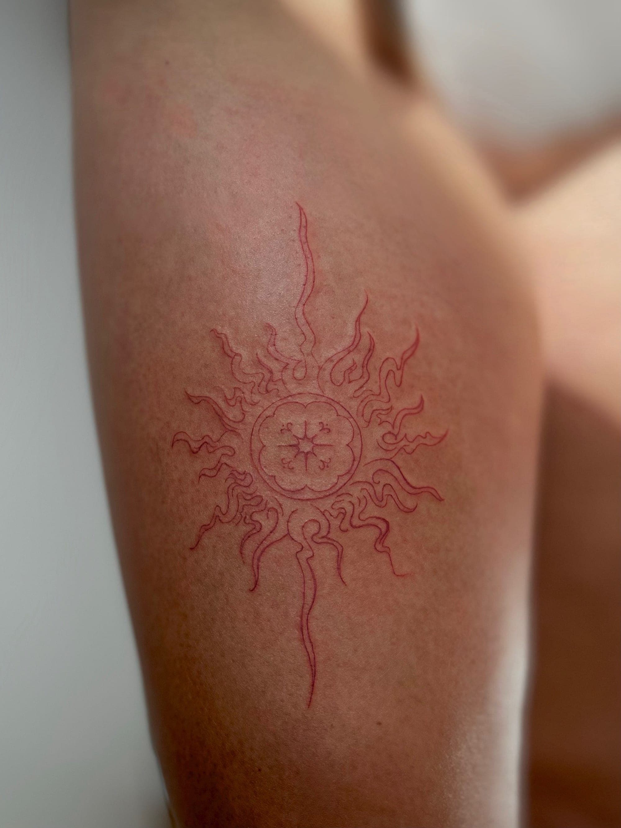 Sonne – Abstract, Linework von Sarah, Atelier Noir nu Köln