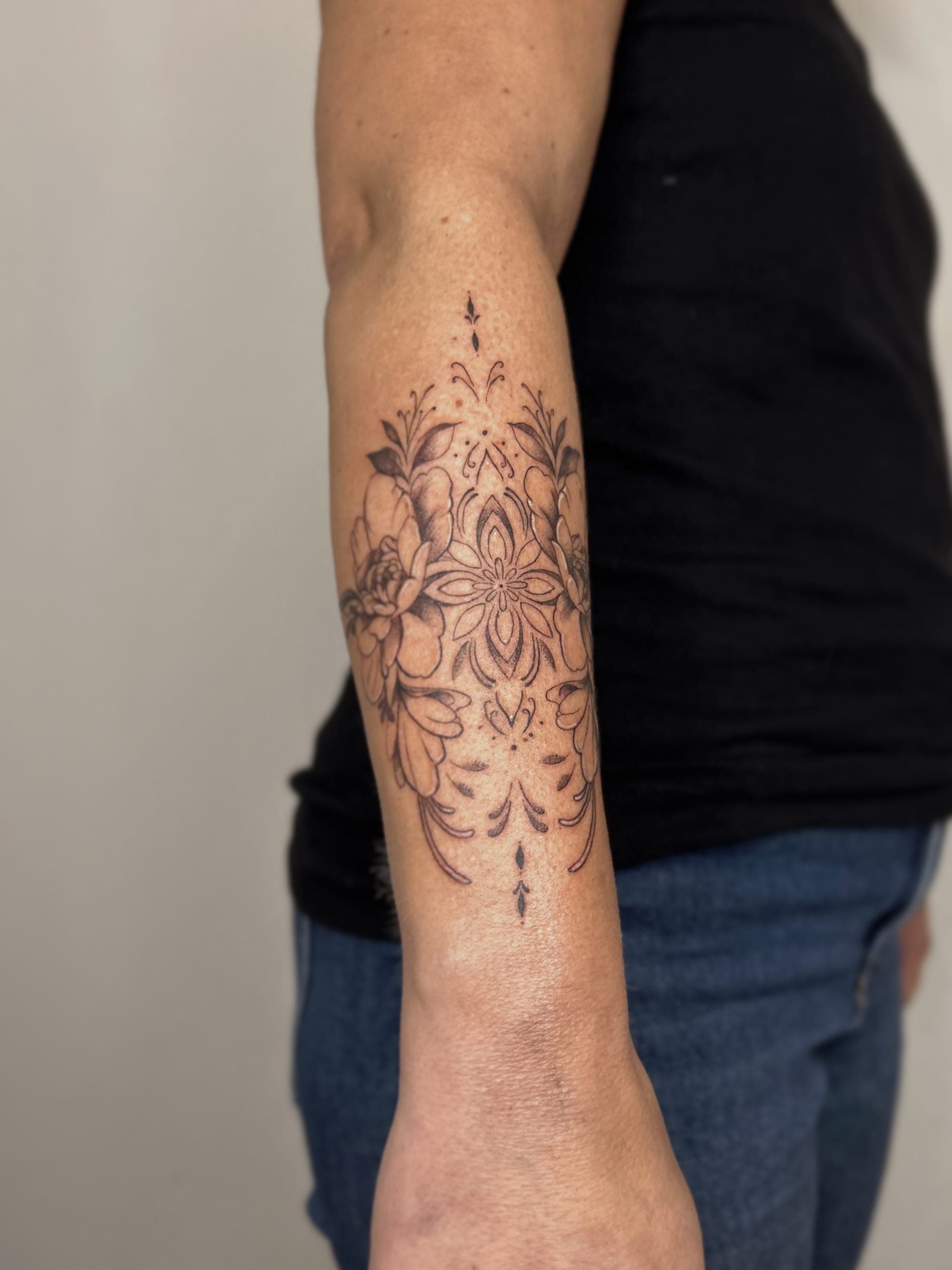 Mandala – Linework, Ornamente von Sarah, Atelier Noir nu Köln